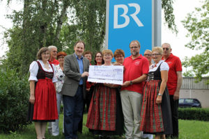 Spendenübergabe von Walberla-Bühne und Musikverein beim BR